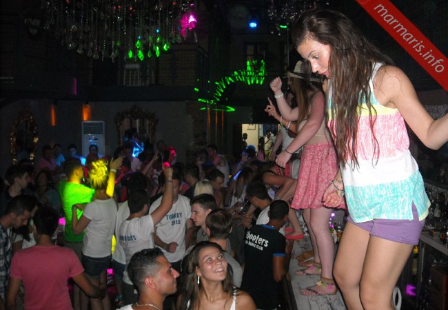 Мармарис бар стрит. Клубы мармариса турция. Арена клаб мармарис. Клубы мармариса турция. Мармарис улица баров.